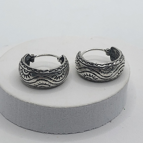 Vtg Sterling Engraved Sun & Waves Design Chunky Hoop Earrings .7” / 7mm Width - Picture 1 of 6